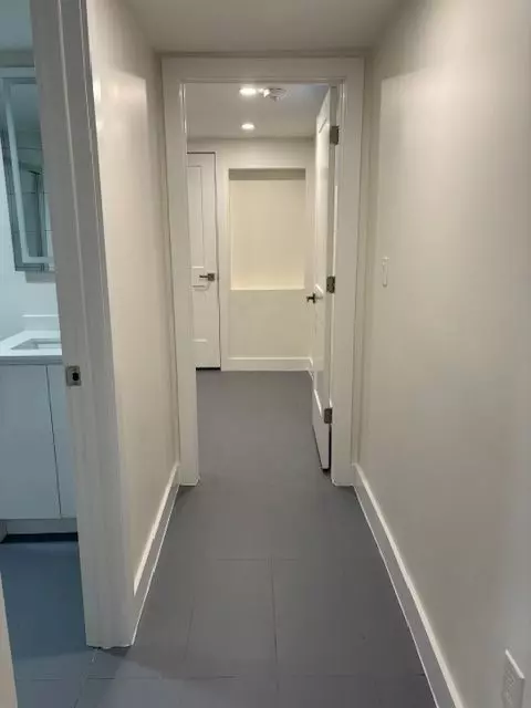 8 York ST #B, Ajax, ON L1S 1S8