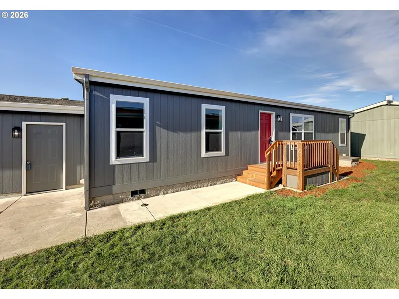 2020 S 12TH ST, Lebanon, OR 97355