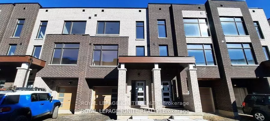 25 Queenpost DR, Brampton, ON L6Y 6L2