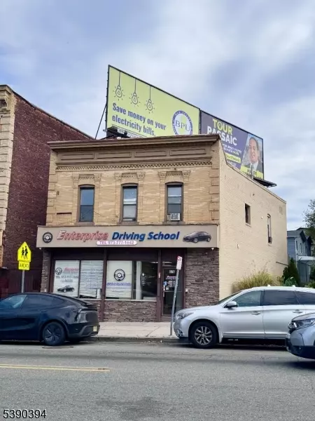 Passaic City, NJ 07055,976 Main Ave