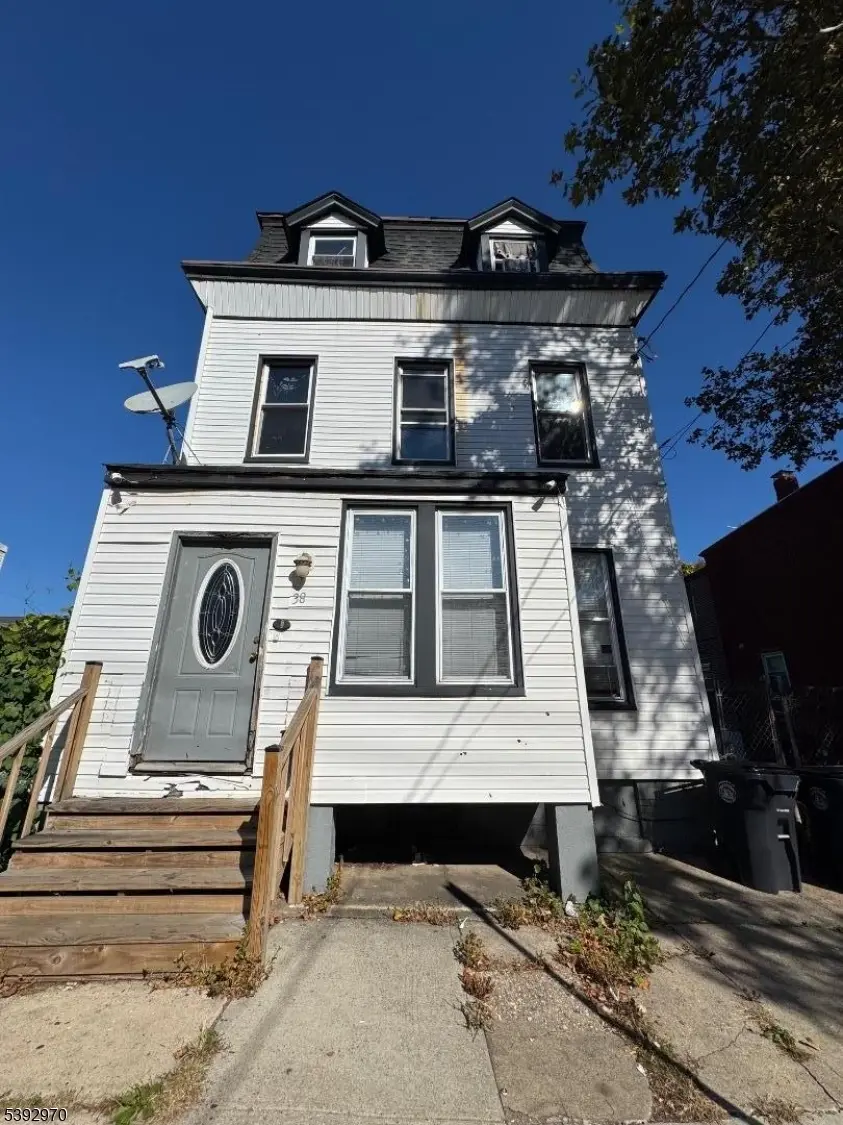 38 Emmet St, Newark City, NJ 07114