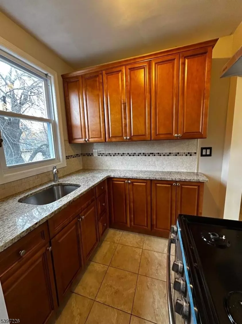 Wallington Boro, NJ 07057,33 Hayward Pl #2