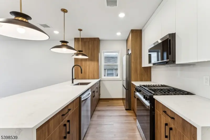 East Orange City, NJ 07018,84 Hollywood Ave #2