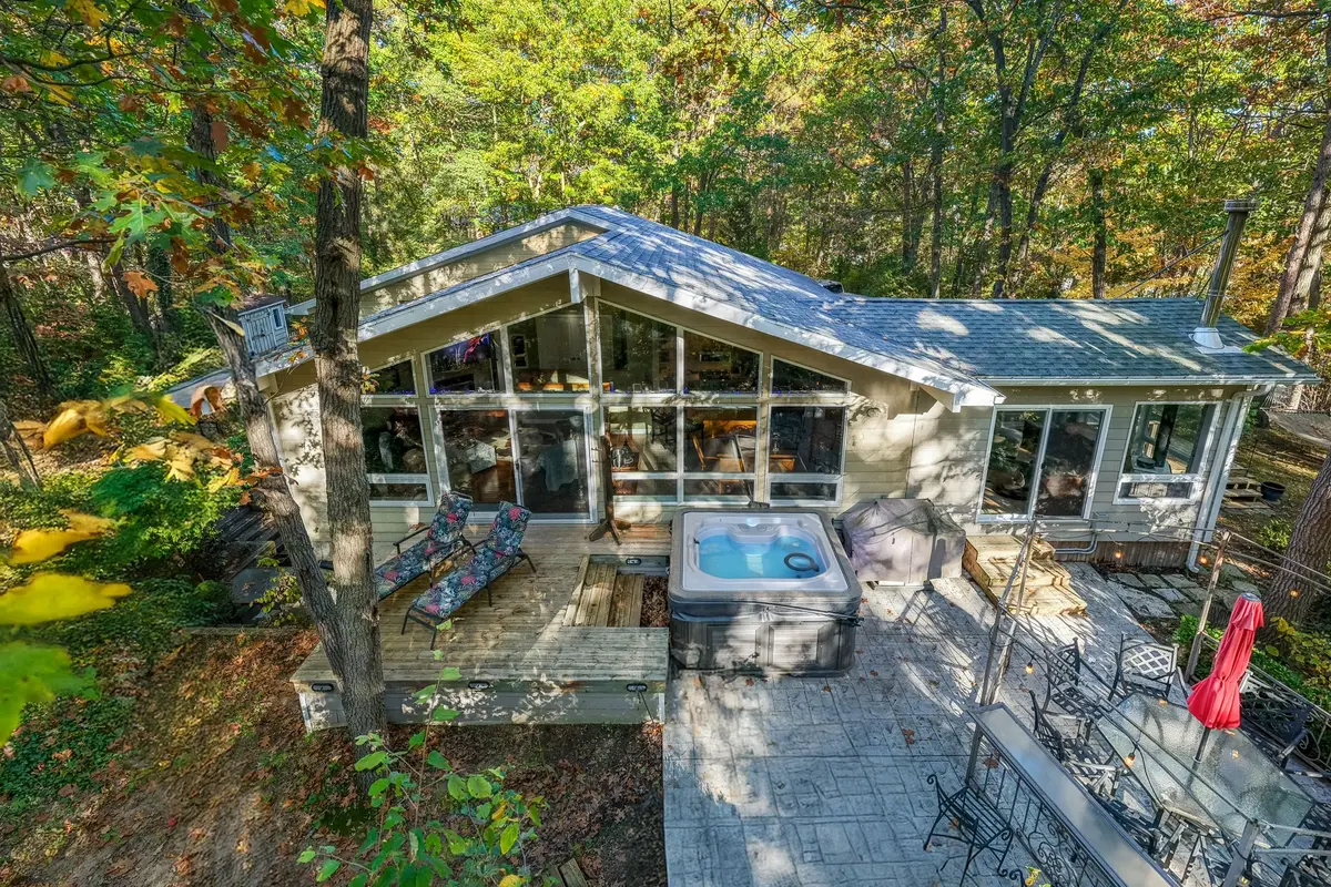 Lambton Shores, ON N0M 1T0,10092 Lakeshore RD