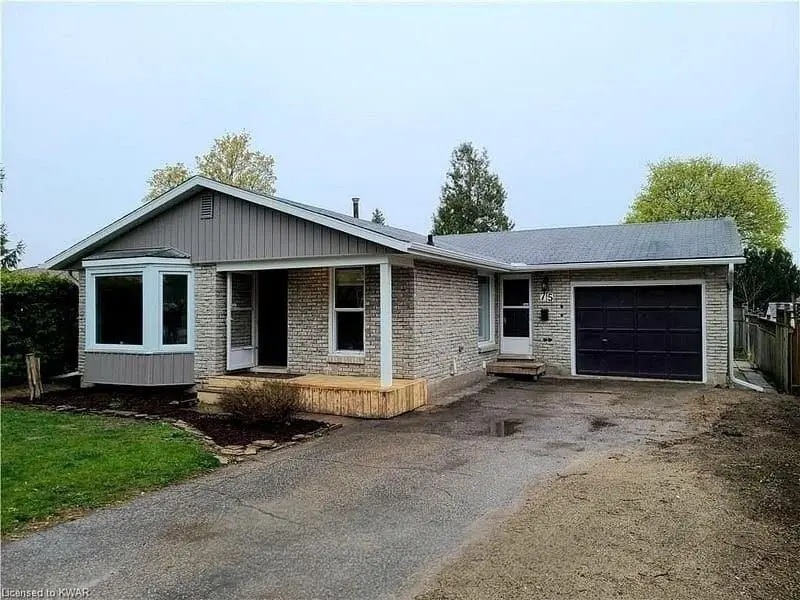 Kitchener, ON N2A 2R4,75 Pepperwood CRES