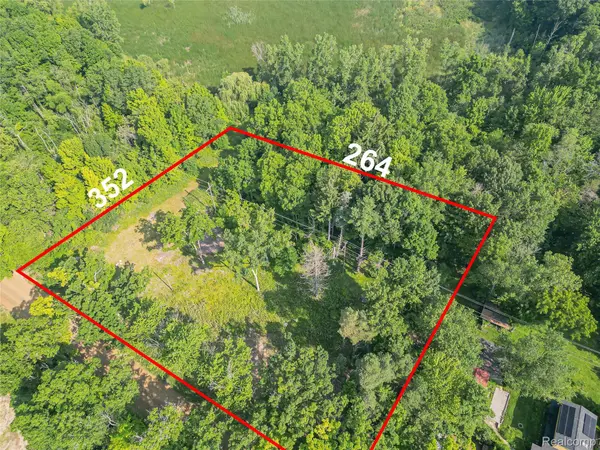 West Bloomfield, MI 48323,7230 Walnut Lake Road RD