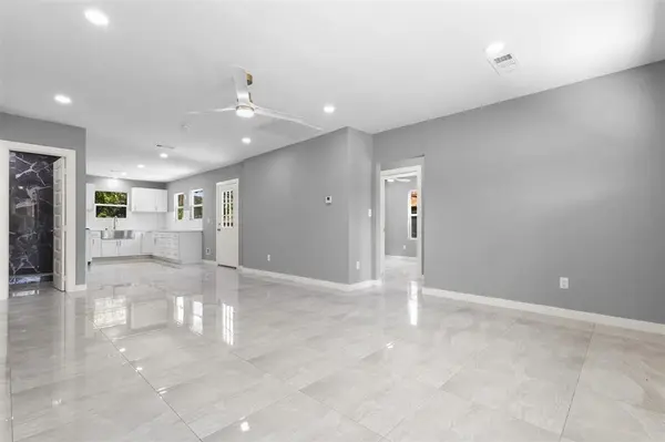 Grand Prairie, TX 75051,526 SE 11th