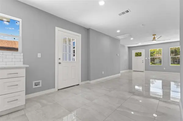 Grand Prairie, TX 75051,526 SE 11th