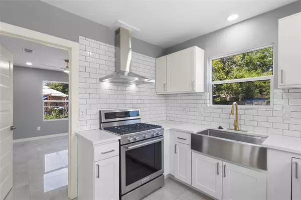 Grand Prairie, TX 75051,526 SE 11th