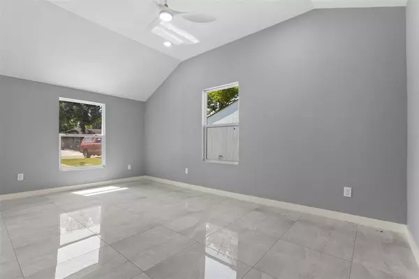 Grand Prairie, TX 75051,526 SE 11th