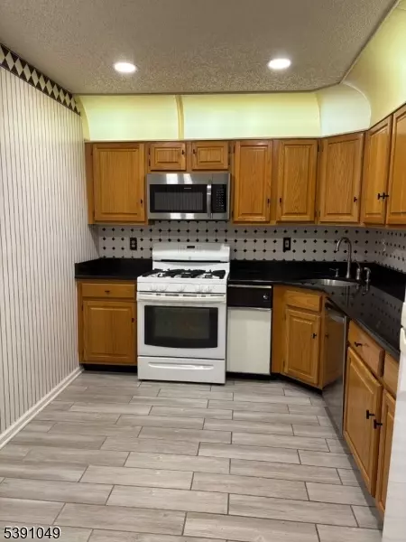 Newark City, NJ 07103,77 Howard St