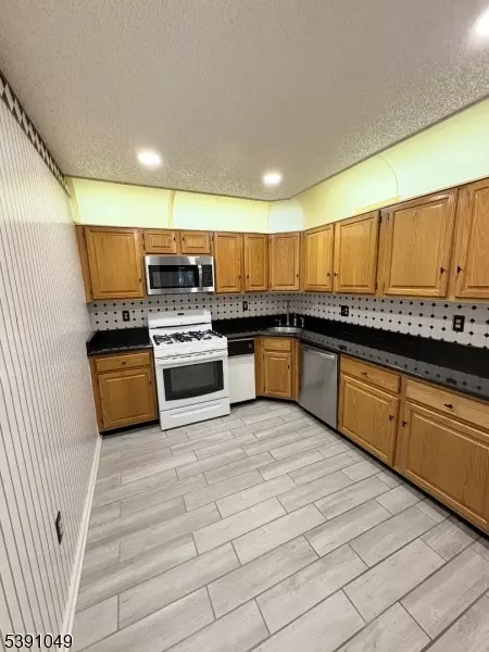 Newark City, NJ 07103,77 Howard St