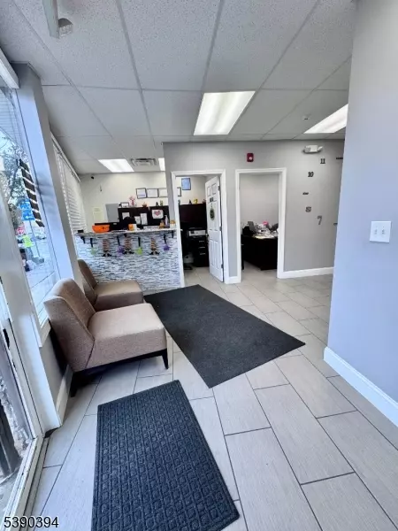 Passaic City, NJ 07055,976 Main Ave