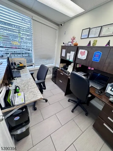 Passaic City, NJ 07055,976 Main Ave