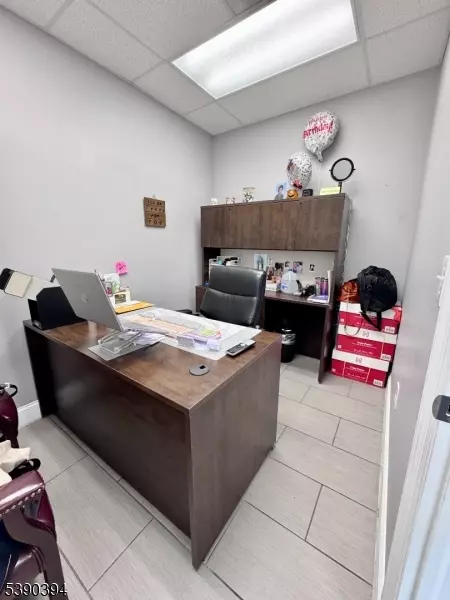 Passaic City, NJ 07055,976 Main Ave