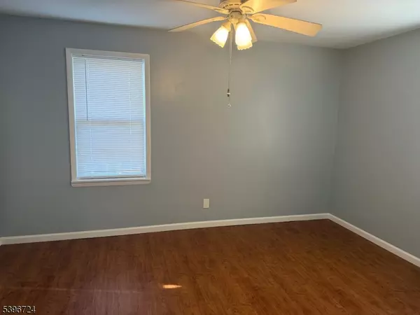 Kearny Town, NJ 07032,252-254 Belgrove Dr