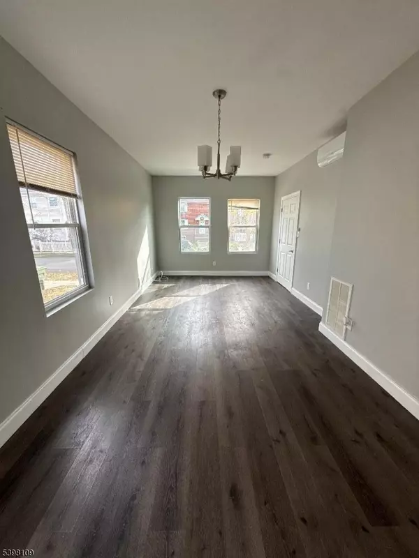 Linden City, NJ 07036,409 E Elm St