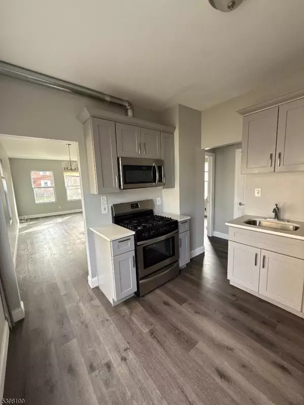 Linden City, NJ 07036,409 E Elm St