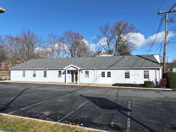 80 Mill St, Newton Town, NJ 07860