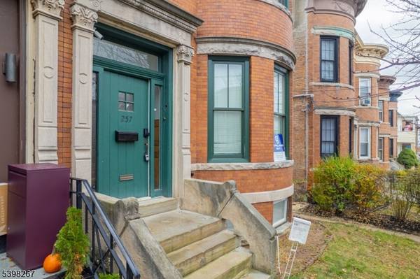 257 Woodlawn Ave, Jersey City, NJ 07305