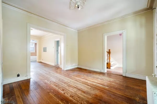 Weehawken Twp., NJ 07086,214 Angelique St