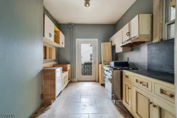 Weehawken Twp., NJ 07086,214 Angelique St