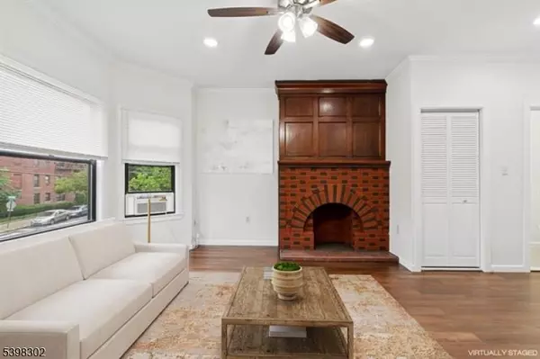 Jersey City, NJ 07304,350 Arlington Ave #1