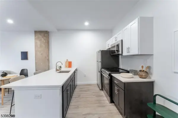 10 Commerce Ct #3C, Newark City, NJ 07102