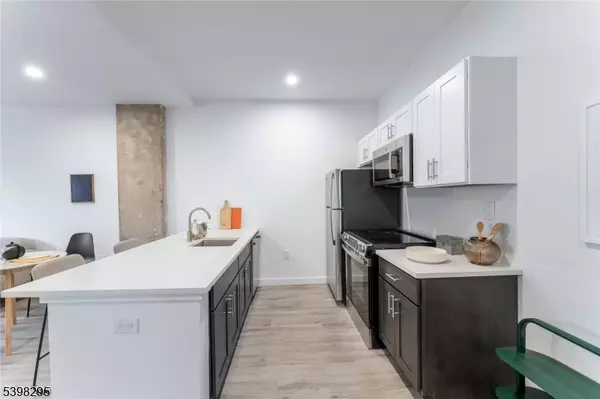 Newark City, NJ 07102,10 Commerce Ct #2A