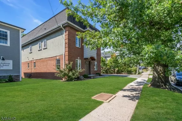 Linden City, NJ 07036,813 N Wood Ave