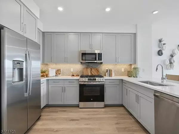 South Amboy City, NJ 08879,2000 Schindler #B20