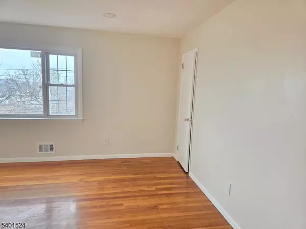 Lodi Boro, NJ 07644,413 Farnham Ave