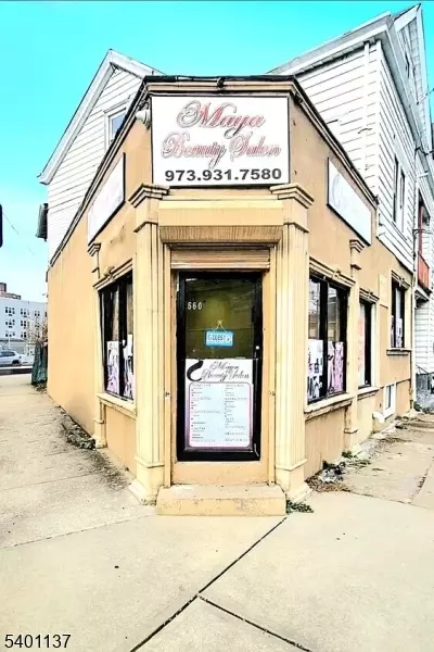 Paterson City, NJ 07514,560 E 18Th St