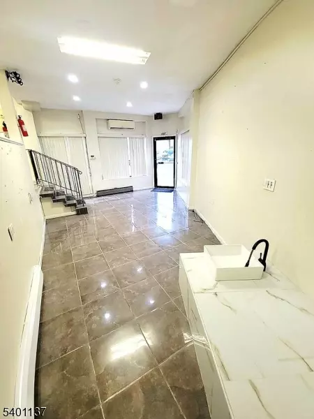 Paterson City, NJ 07514,560 E 18Th St