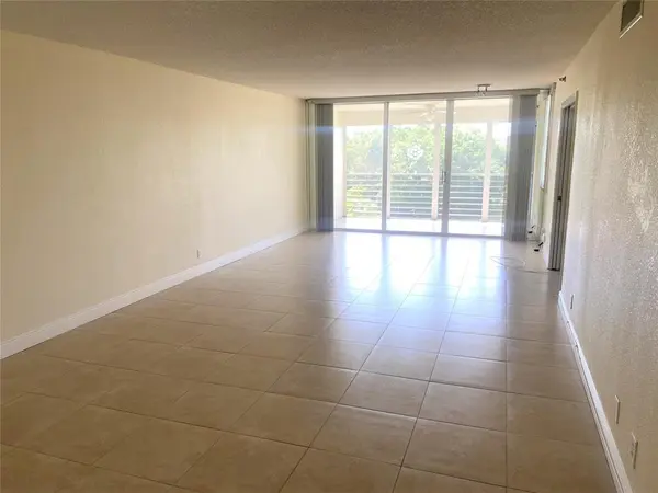 Pompano Beach, FL 33069,3510 Oaks Way #504