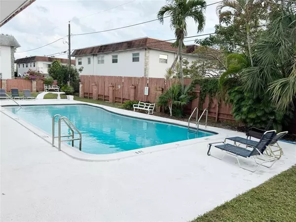 Pompano Beach, FL 33060,230 SW 1st St #G-8