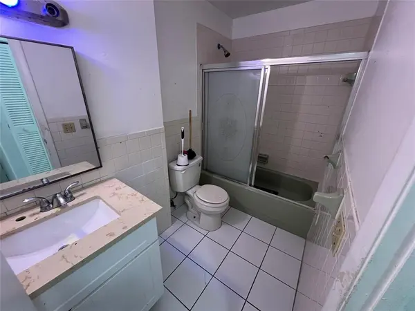 Pompano Beach, FL 33060,230 SW 1st St #G-8