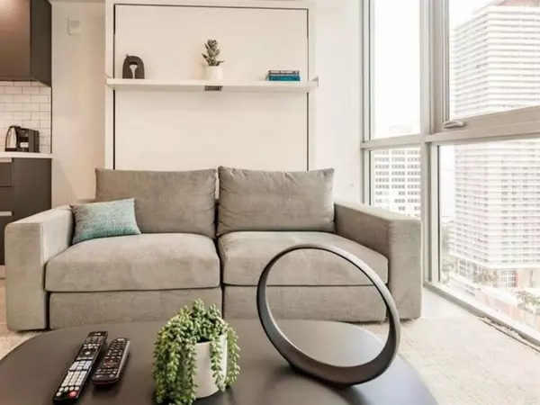 Miami, FL 33132,227 NE 2 nd #2801