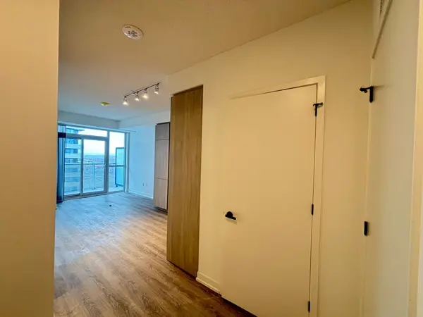 Vaughan, ON L4K 5Z7,8 Interchange WAY #2615