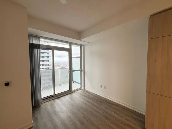 Vaughan, ON L4K 5Z7,8 Interchange WAY #2615