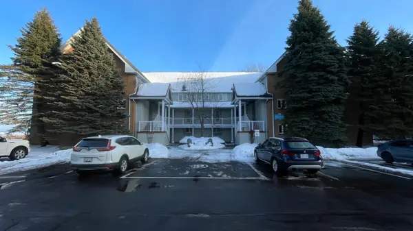 Collingwood, ON L9Y 5C6,2 Ramblings WAY #12