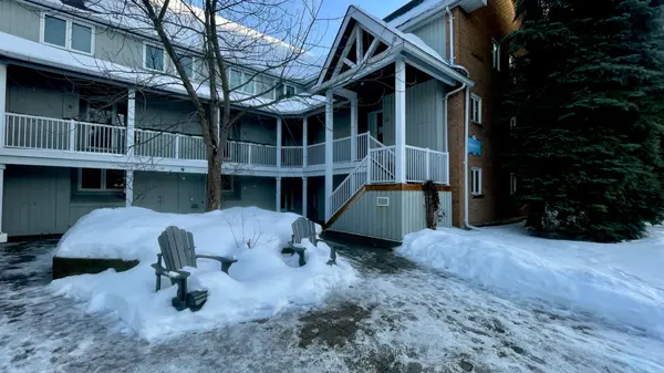 Collingwood, ON L9Y 5C6,2 Ramblings WAY #12