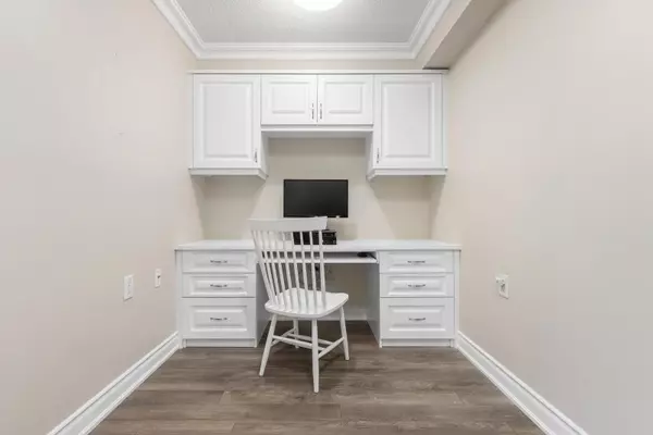 Toronto W06, ON M8V 3Z5,3 Marine Parade DR #809