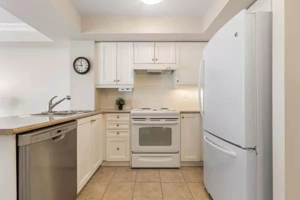 Toronto W06, ON M8V 3Z5,3 Marine Parade DR #809