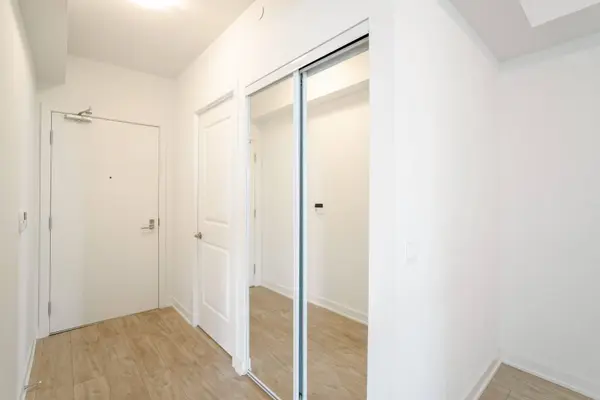 4677 Glen Erin DR #802, Mississauga, ON L5M 2E3