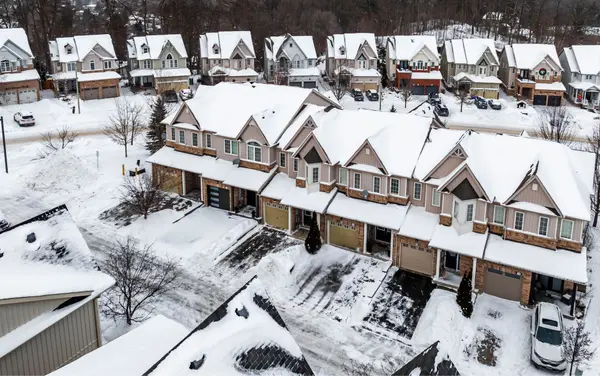 Halton Hills, ON L7G 0C2,44 Sutcliff LN