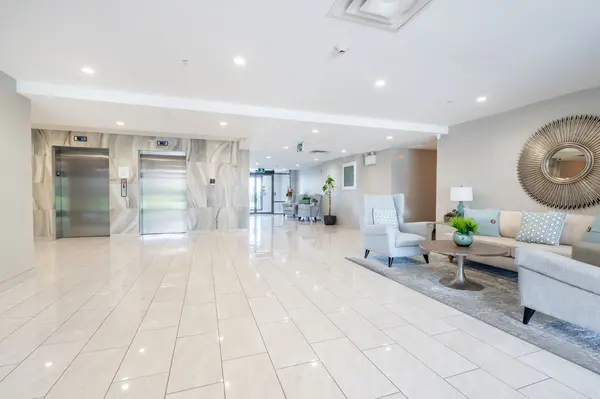 Hamilton, ON L8E 0J2,35 Southshore CRES #313