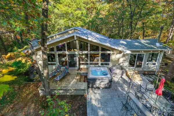 10092 Lakeshore RD, Lambton Shores, ON N0M 1T0