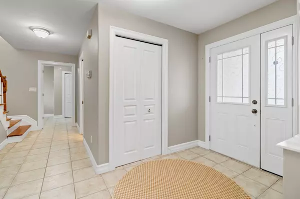 Brockville, ON K6V 7N1,1009 Crestwood DR