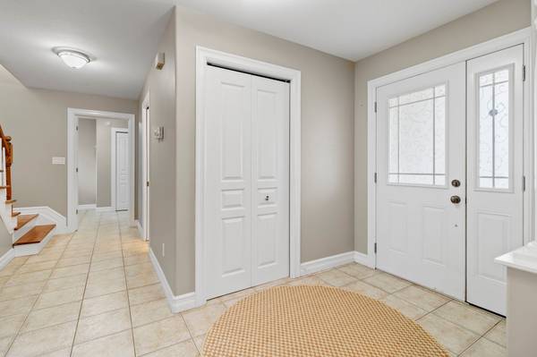 1009 Crestwood DR, Brockville, ON K6V 7N1